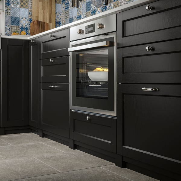 Un four à convection ANRÄTTA en acier inoxydable IKEA 500 dans la cuisine
