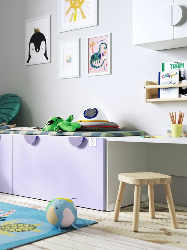 SMÅSTAD storage chest with lilac pull-out drawer