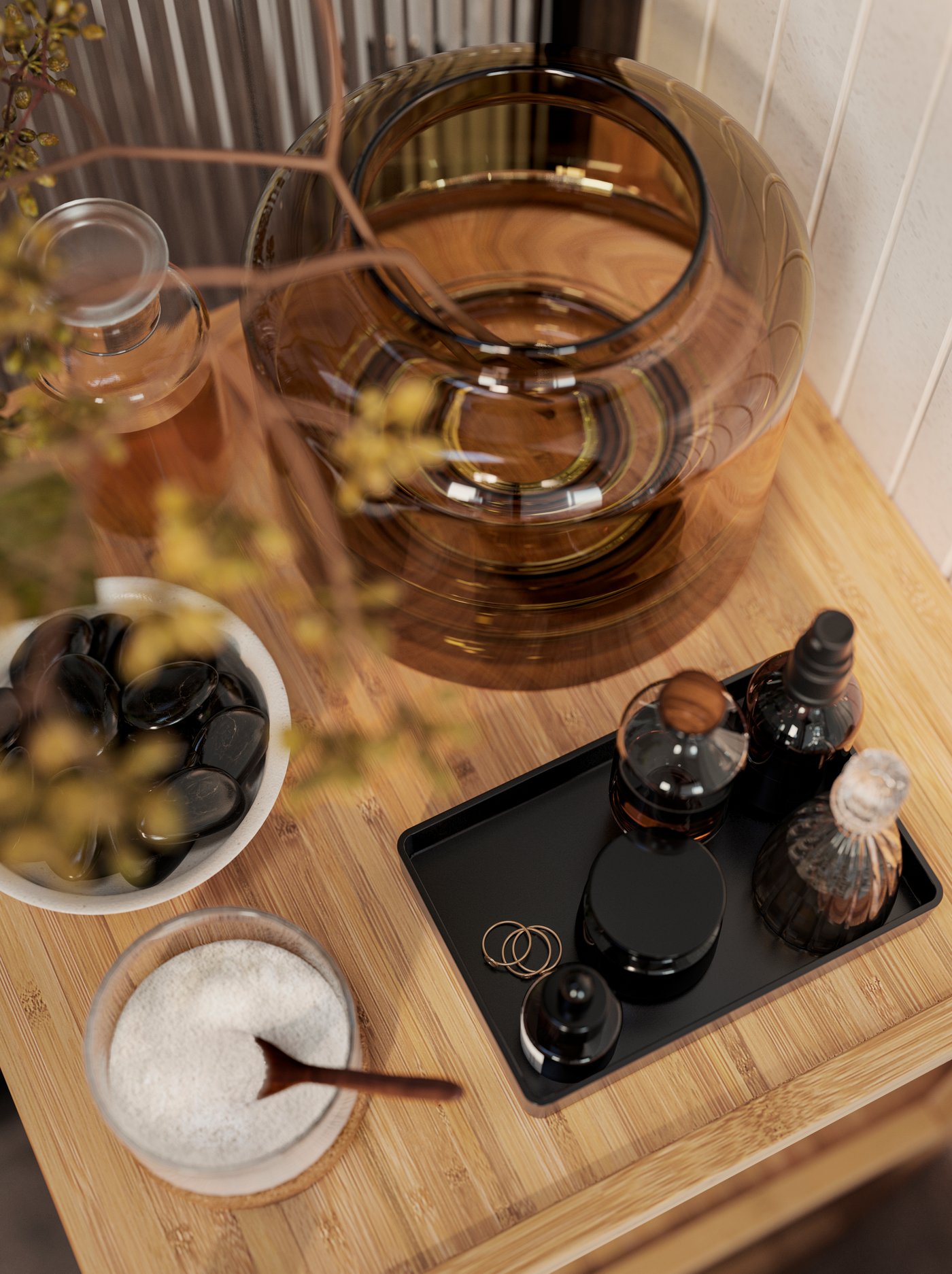 Ein schwarzes Tablett mit Badartikeln steht auf einem RÅGRUND-Regal aus Bambus, daneben einige Dekorationsartikel.