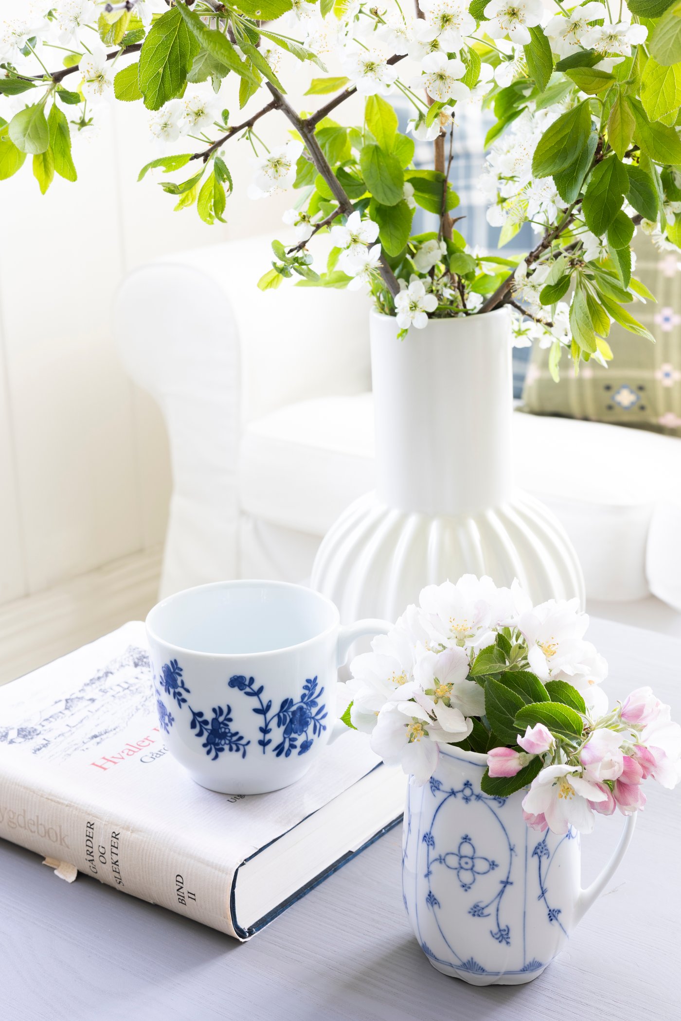 A white SKOGSTUNDRA vase