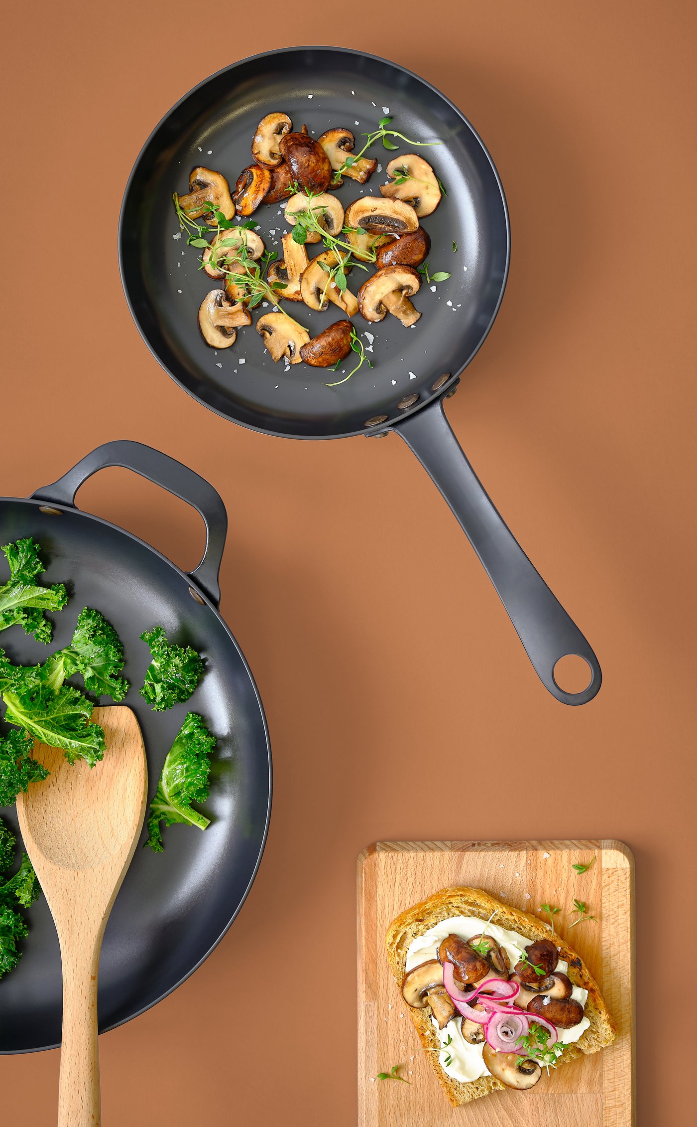 A carbon steel VARDAGEN frying pan in the kitchen