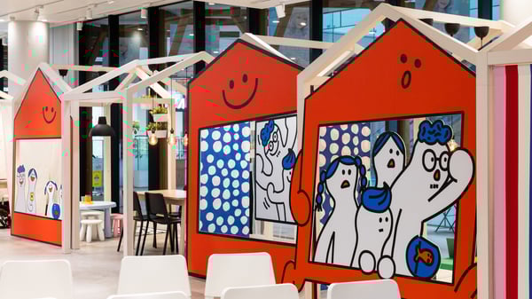 絵本「たびする家（いえ）」をモチーフにしたパネル