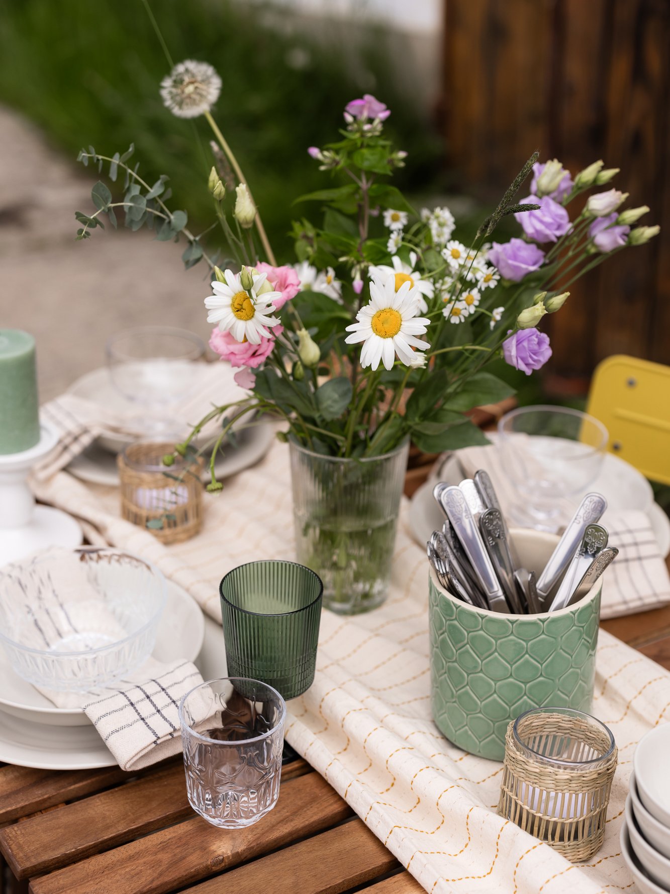 En vas i klart glas/mönstrat SMÄLLSPIREA