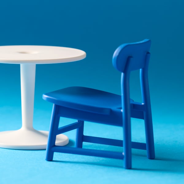 A living room/kitchen multicolour HUSET dollhouse furniture and figures