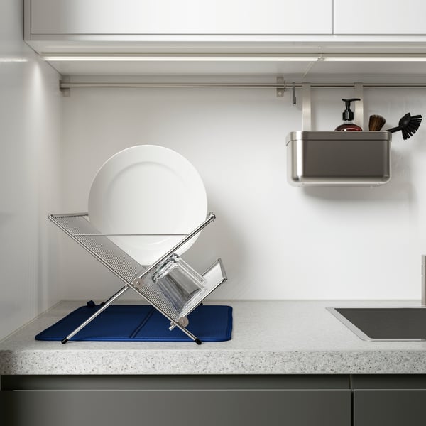 A stainless steel KUNGSFORS rail in the kitchen