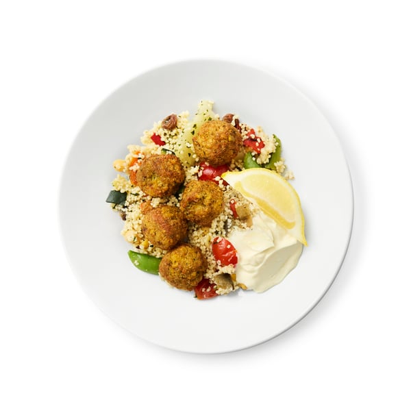 Falafel på en tallrik.