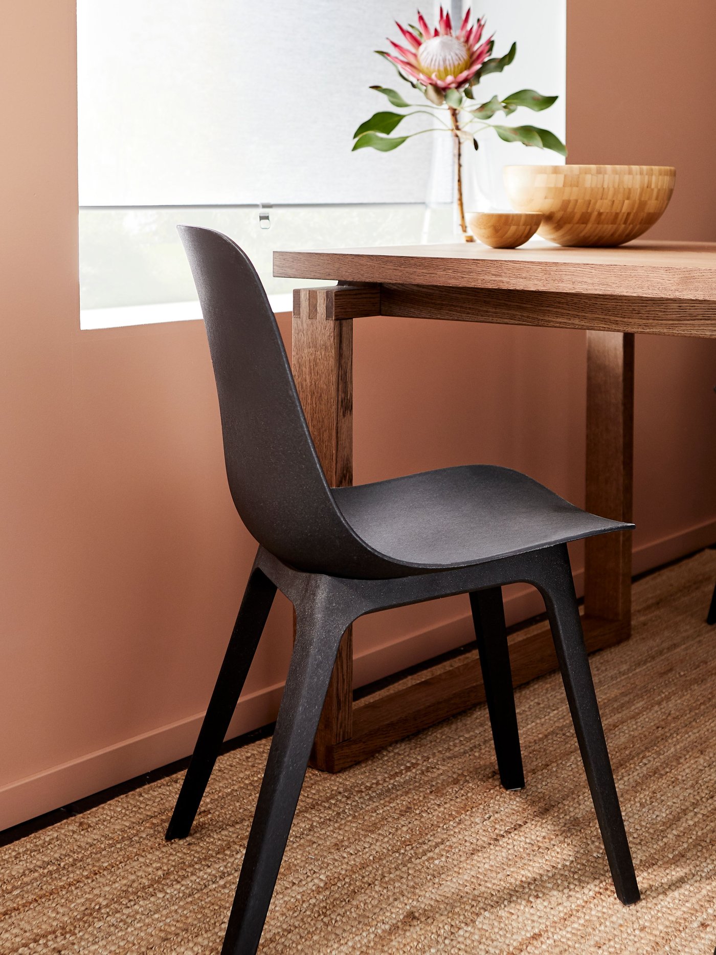 Antracitna ODGER stolica u trpezarijskom prostorija