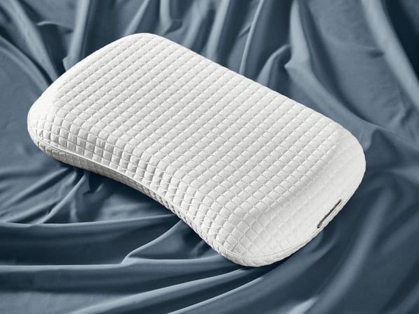A KLUBBSPORRE ergonomic pillow, side/back sleeper