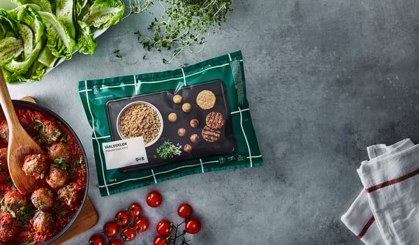 A shapeable frozen VÄRLDSKLOK plant mince in the kitchen