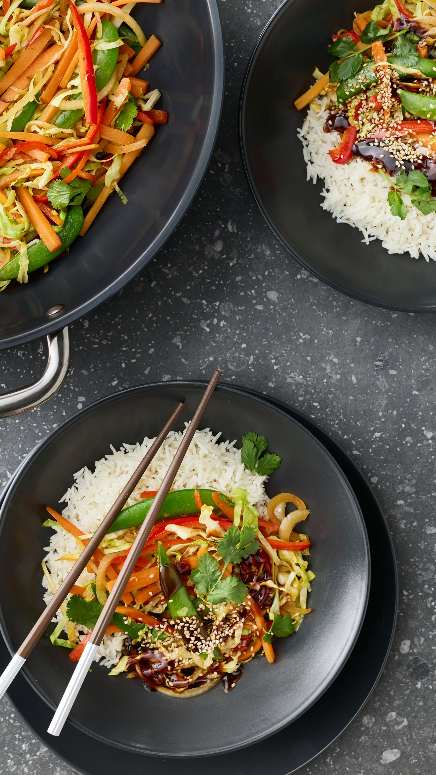 A brown SÖTBJÖRNBÄR chopsticks 2 pairs in the NA