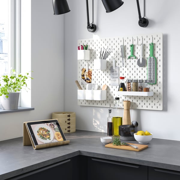 A white SKÅDIS pegboard