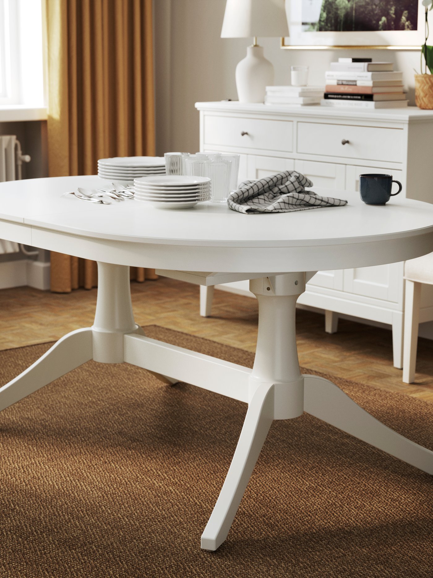 Une table extensible blanche et ronde NÄSINGE 