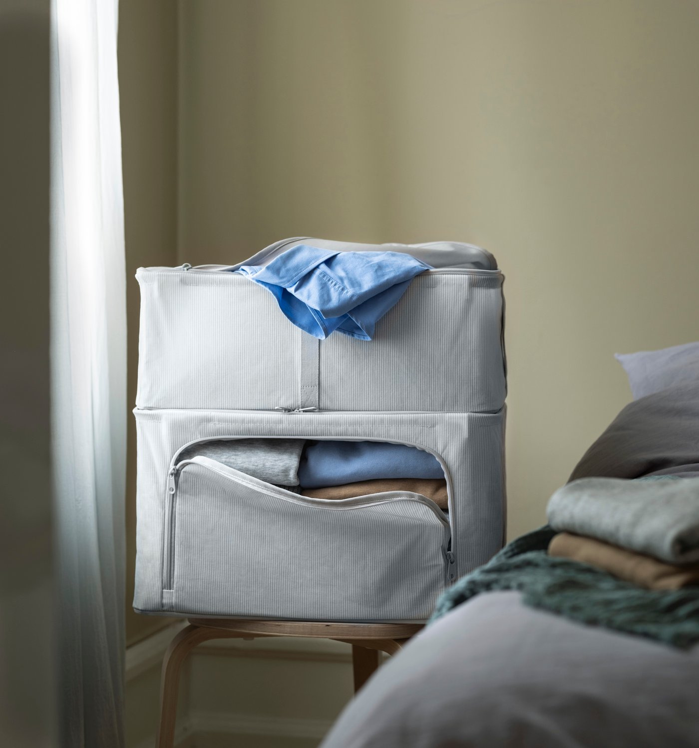 A fabric striped/white/grey HEMMAFIXARE storage case