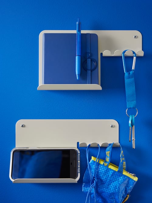 Hallway featuring multiple beige HAVREKROSS wall organisers with hooks supporting a blue KNÖLIG key ring.
