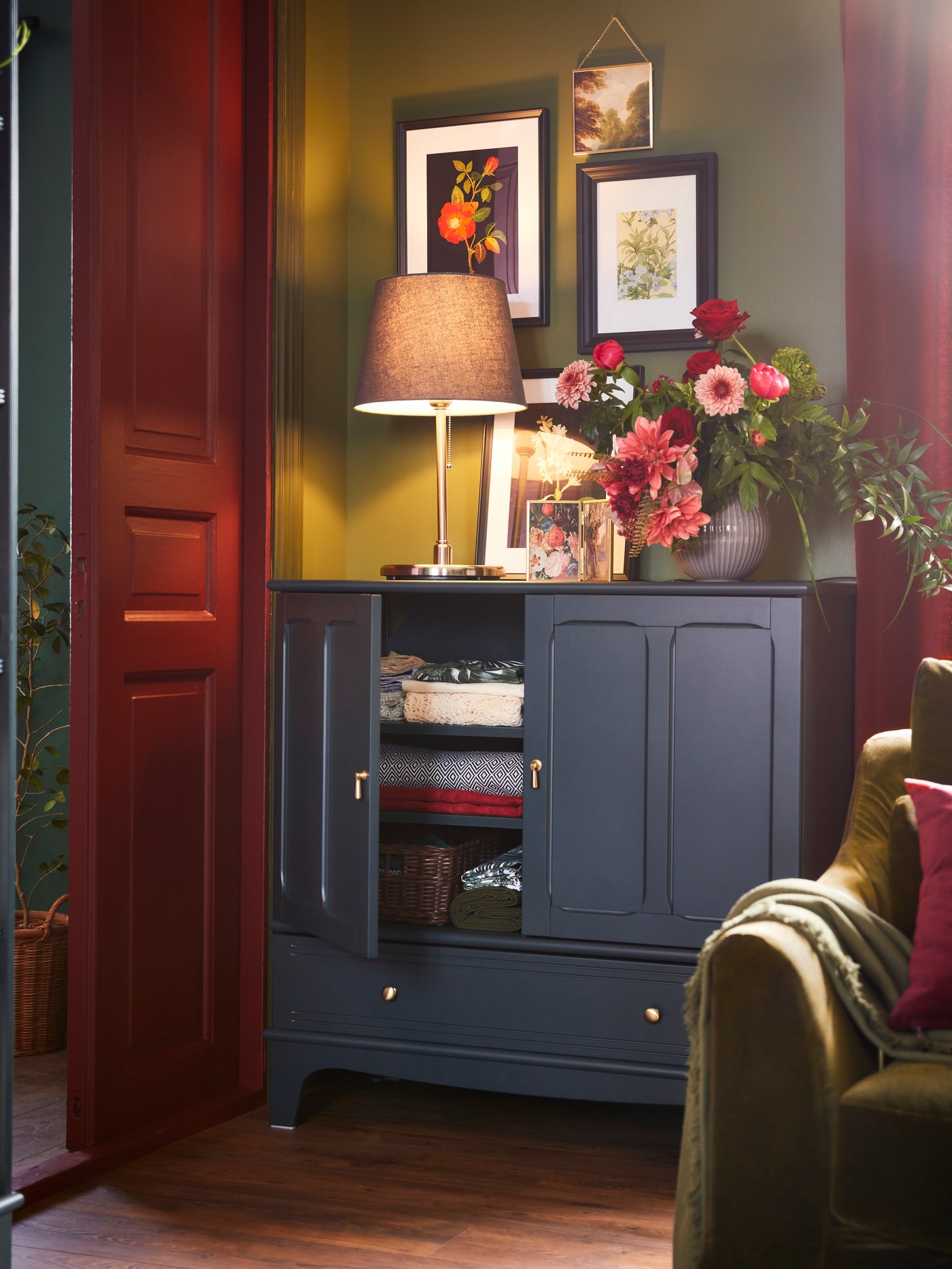 En sort VÄSTANHED ramme i stuen