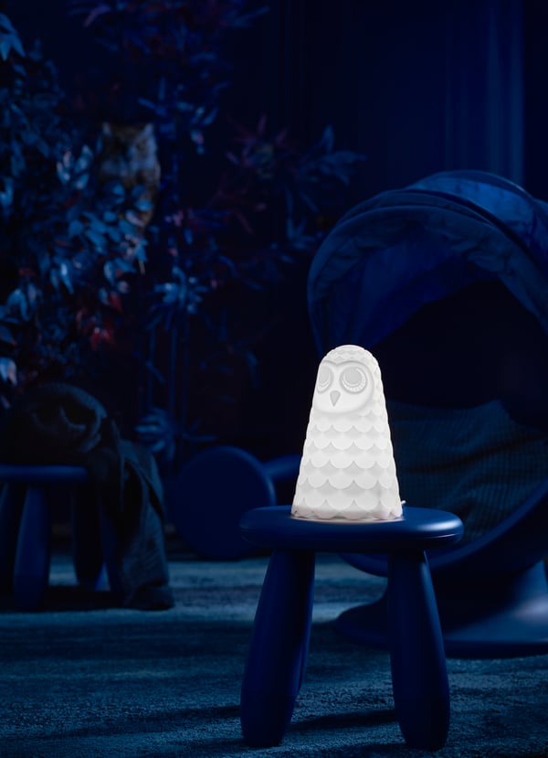 A white/owl SOLBO LED table lamp in the childrens room