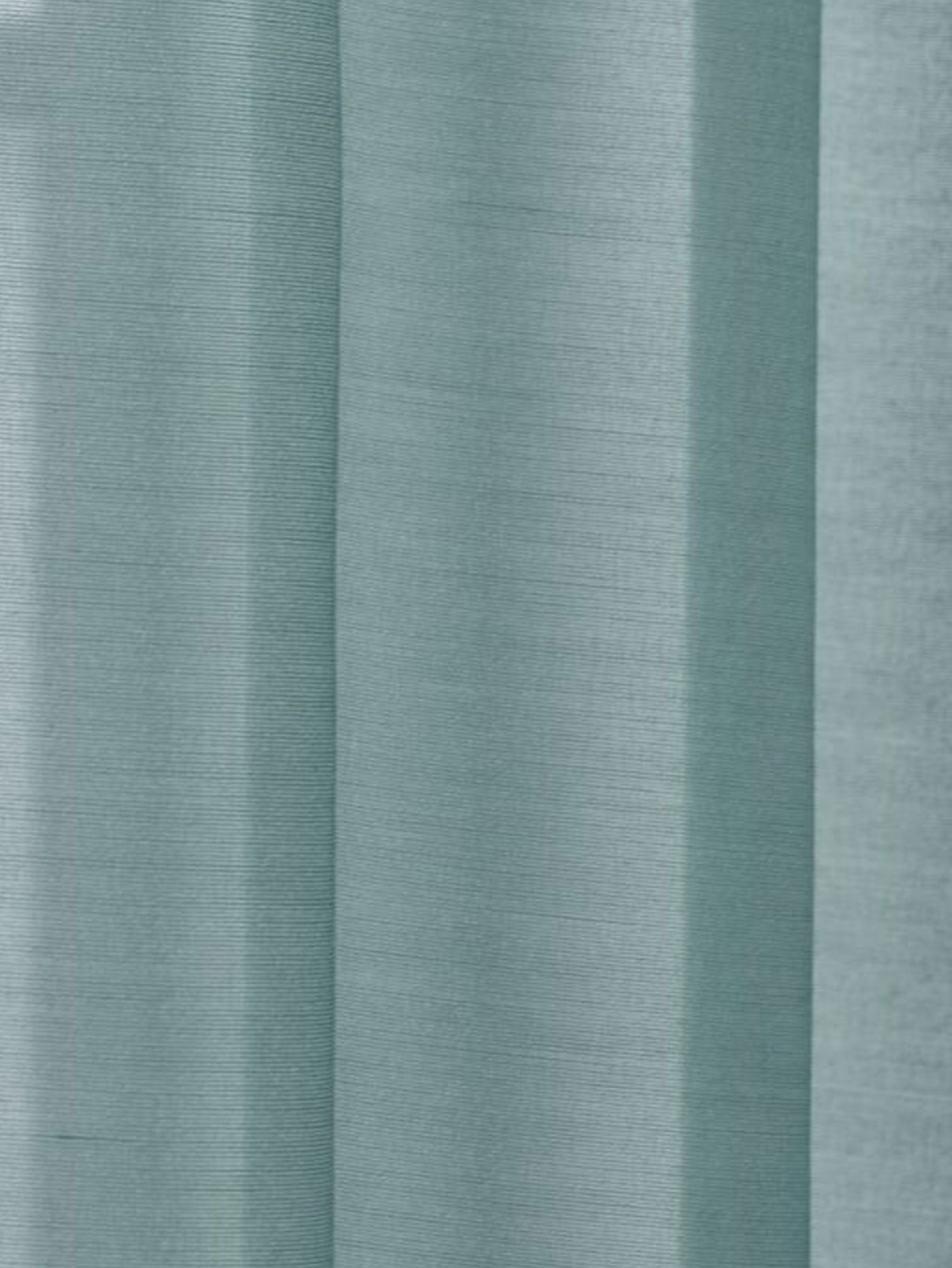 Närbild på blått gardintyg.