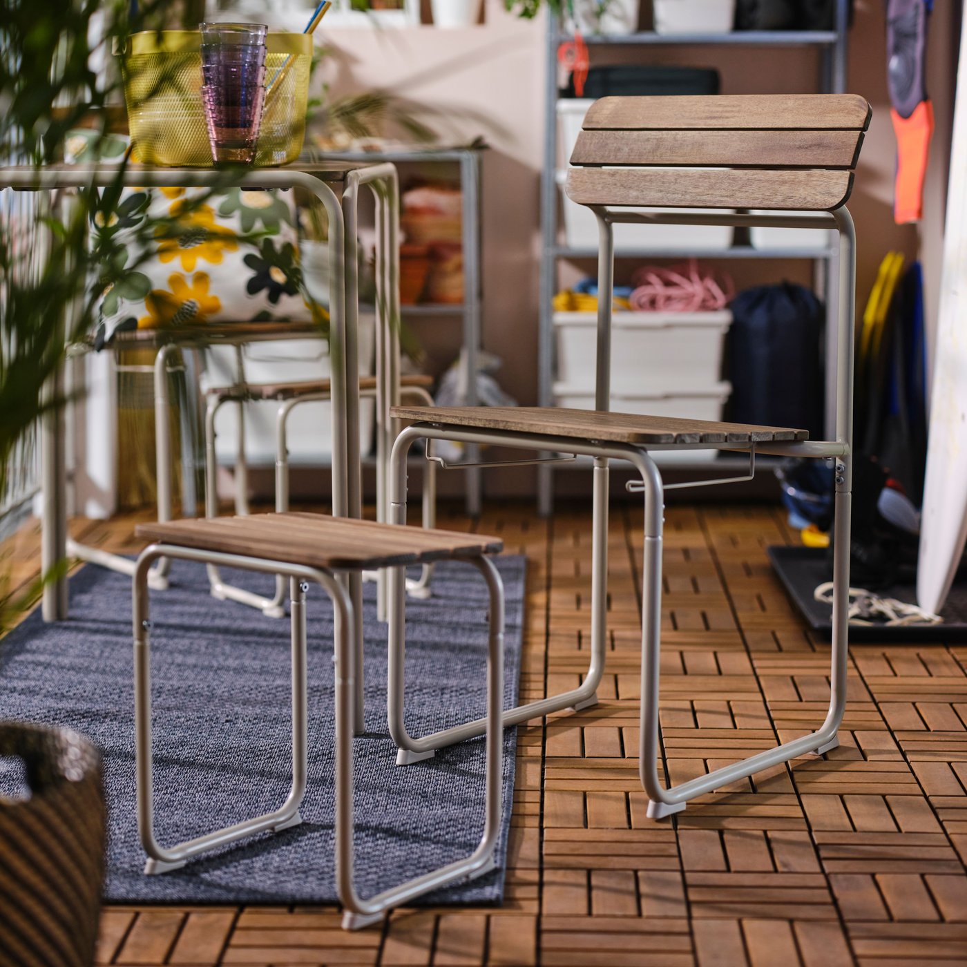 A brown/outdoor FURUÖN dining table w 2 chairs+2 footstl outside