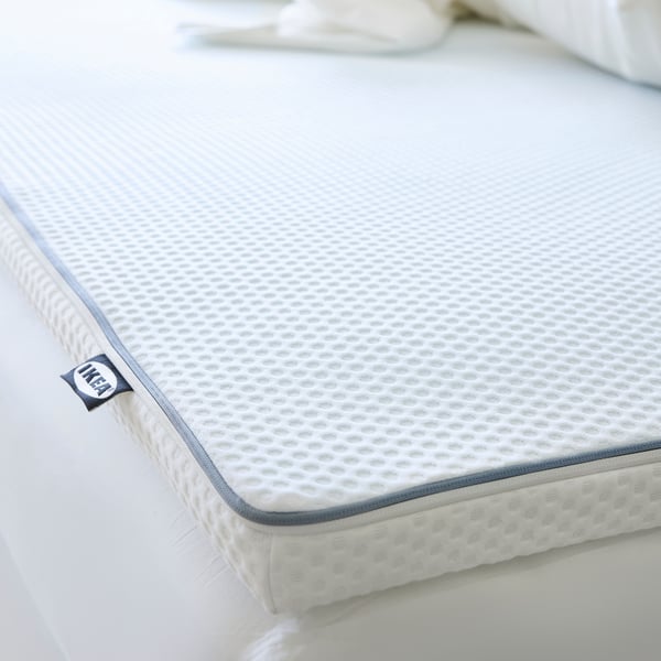 A white NÄSTABERG mattress pad in the bedroom