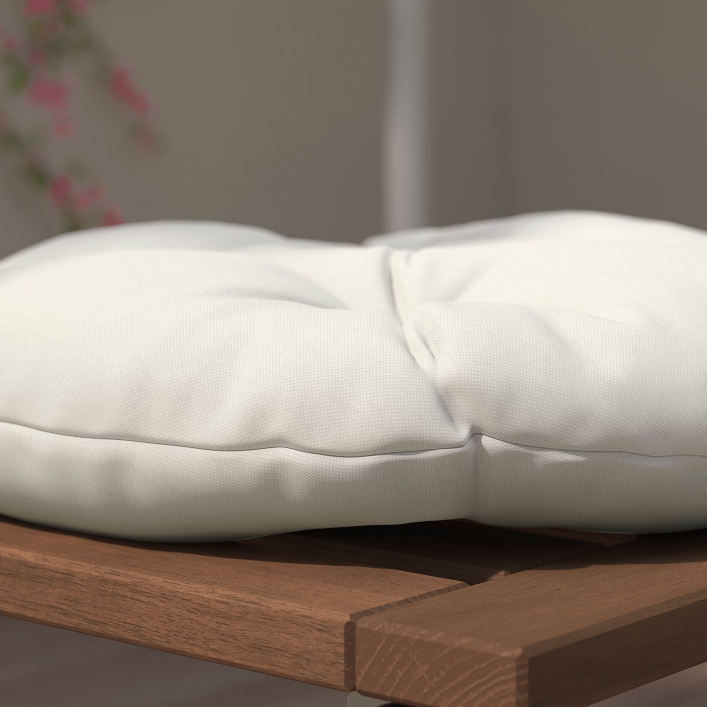 A light grey-beige KUDDARNA chair cushion, outdoor