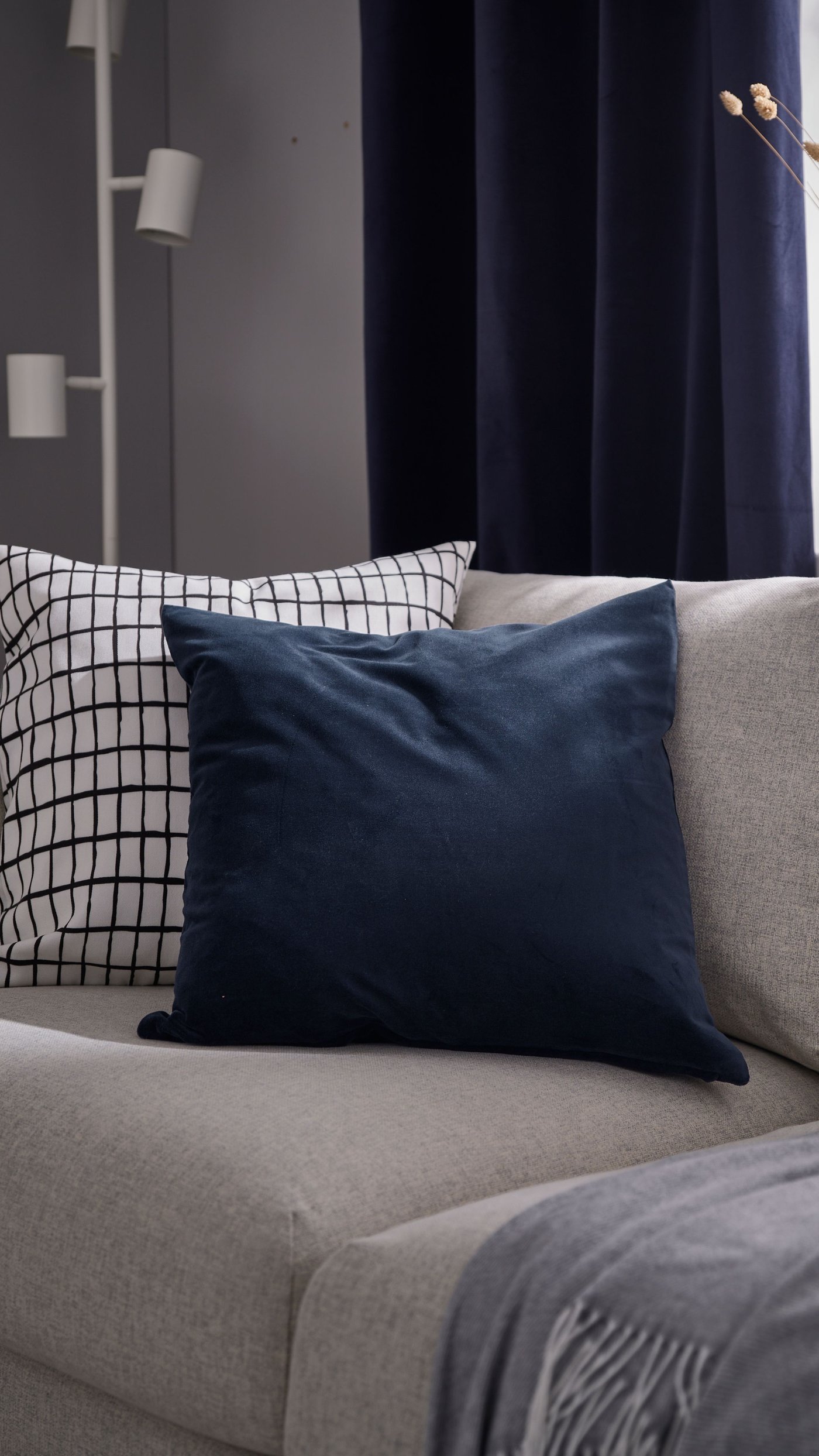 A dark blue SANELA cushion cover in the living room
