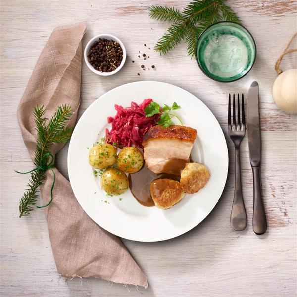 Nå serverer vi deilig julemat i restauranten. 