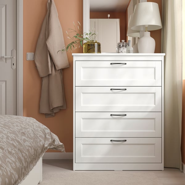 A white SONGESAND chest of 4 drawers