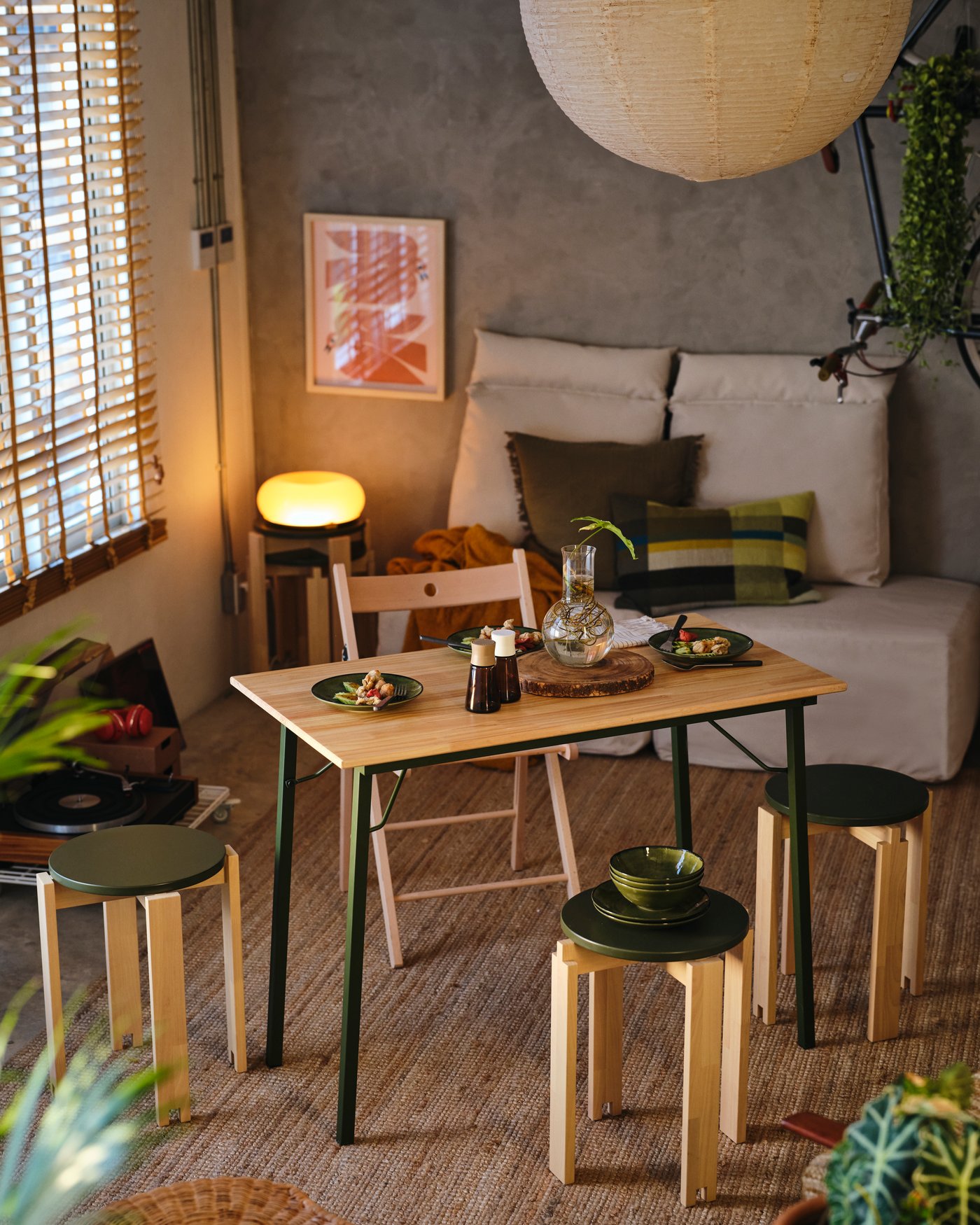 A beech FRÖSVI folding chair in the dining room