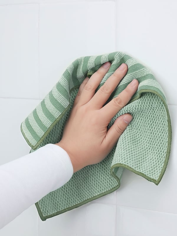 A green blue/yellow PEPPRIG microfiber cloth
