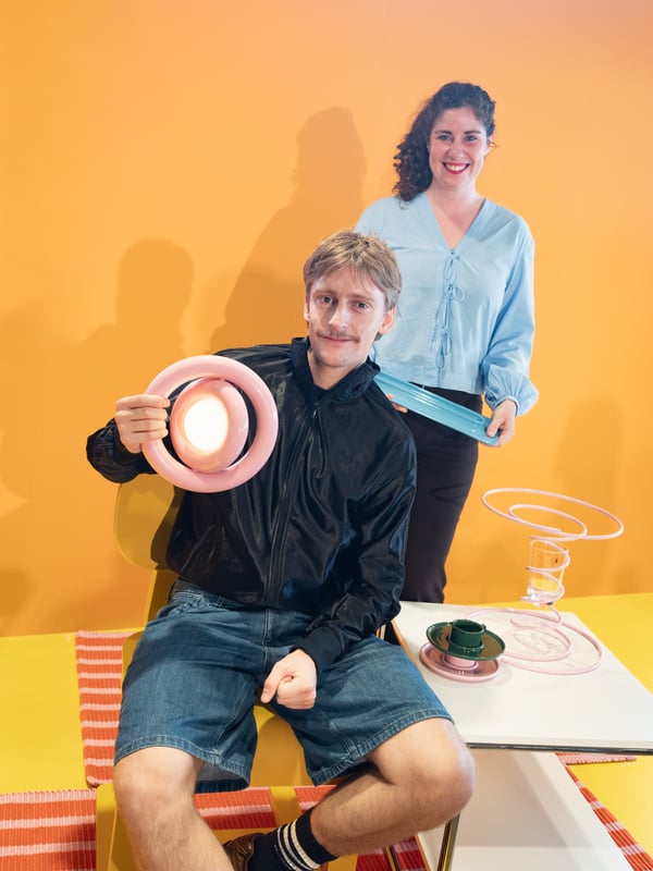 デコレーションテーブルランプを持つ、Gustaf Westman氏
