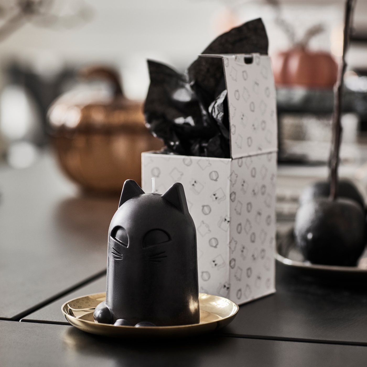 A cat black KUSTFYR unscented candle