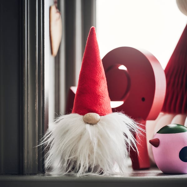 What would Christmas be without a Santa Claus or two? This one will help you get in the right mood and happily keeps you company while you set the table or decorate your home.