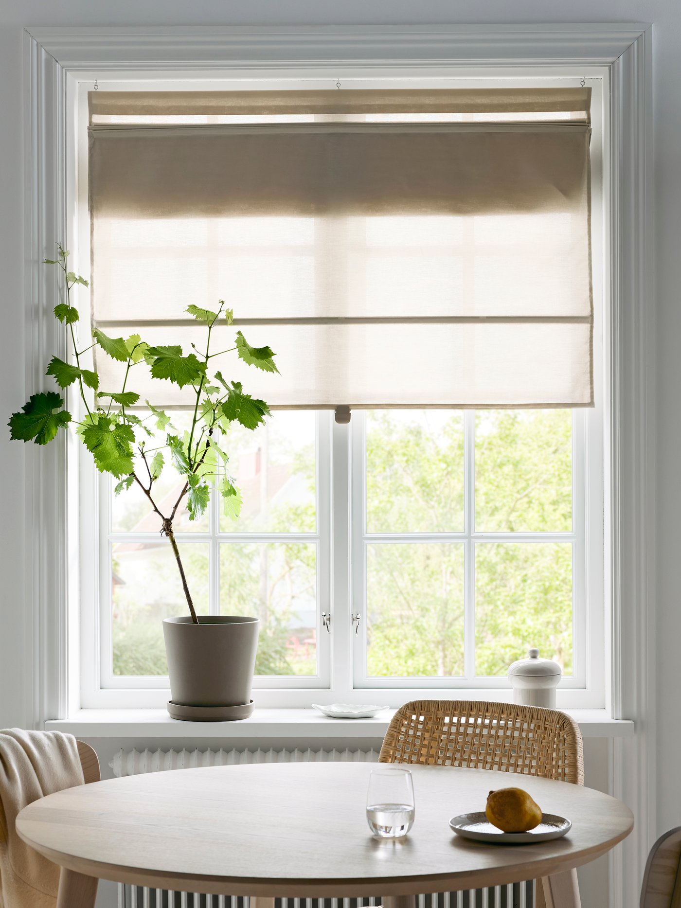 A beige RINGBLOMMA blind