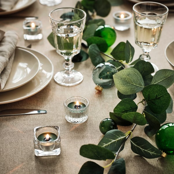 A Winter fir/green VINTERFINT scented tealight