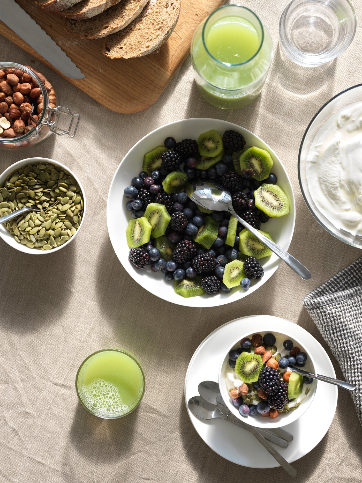A white FRÖJDEFULL bowl