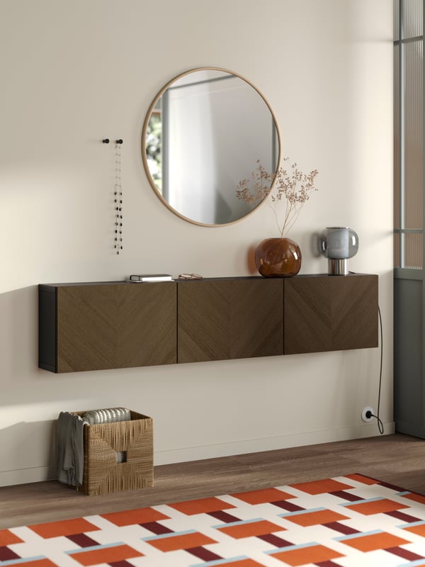 A black-brown Hedeviken/brown stained oak veneer BESTÅ wall-mounted cabinet combination in the hallway