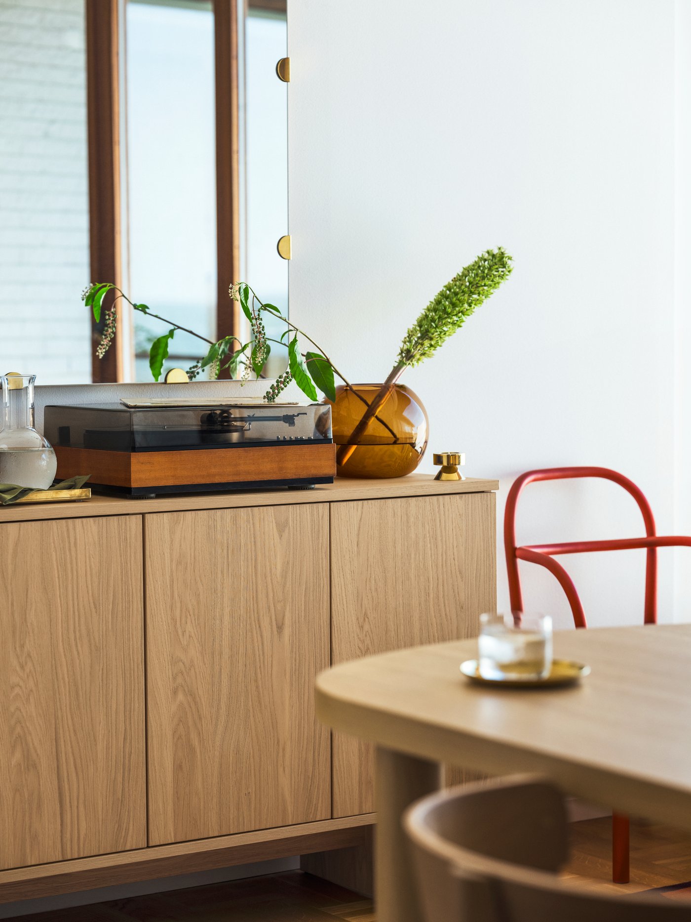 An oak veneer/oak veneer STOCKHOLM 2025 table in the dining room