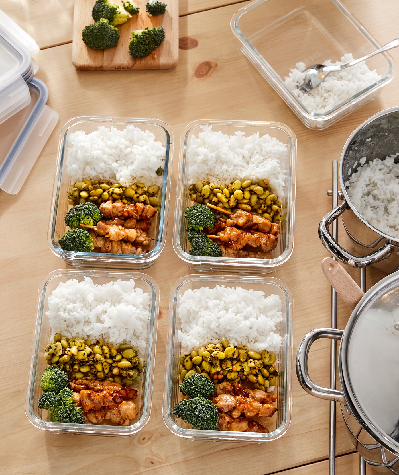 A rectangular/glass IKEA 365+ food container in the kitchen