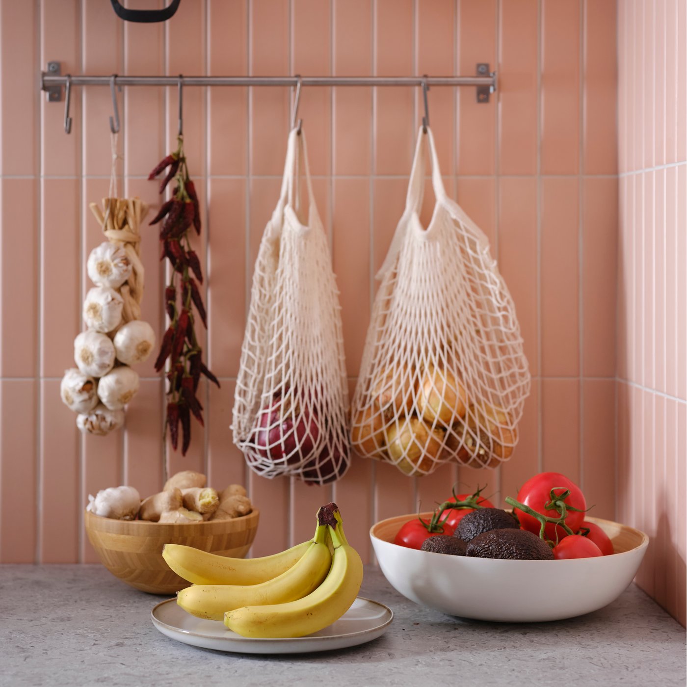 A bamboo/white RUNDLIG serving bowl