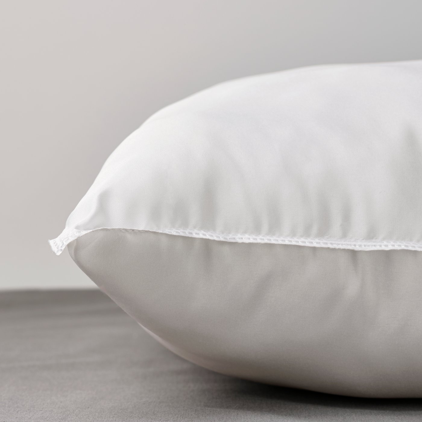 A SANDGRÄSMAL pillow