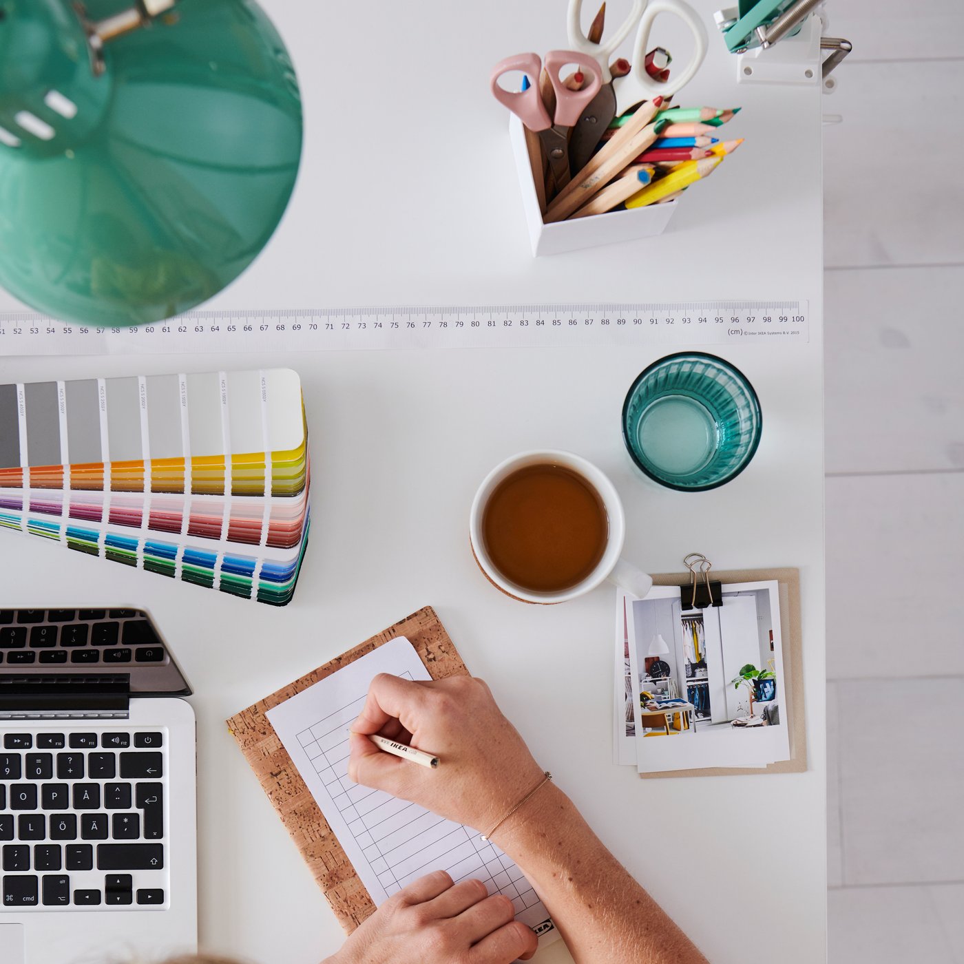 A light green TERTIAL work lamp in the home office