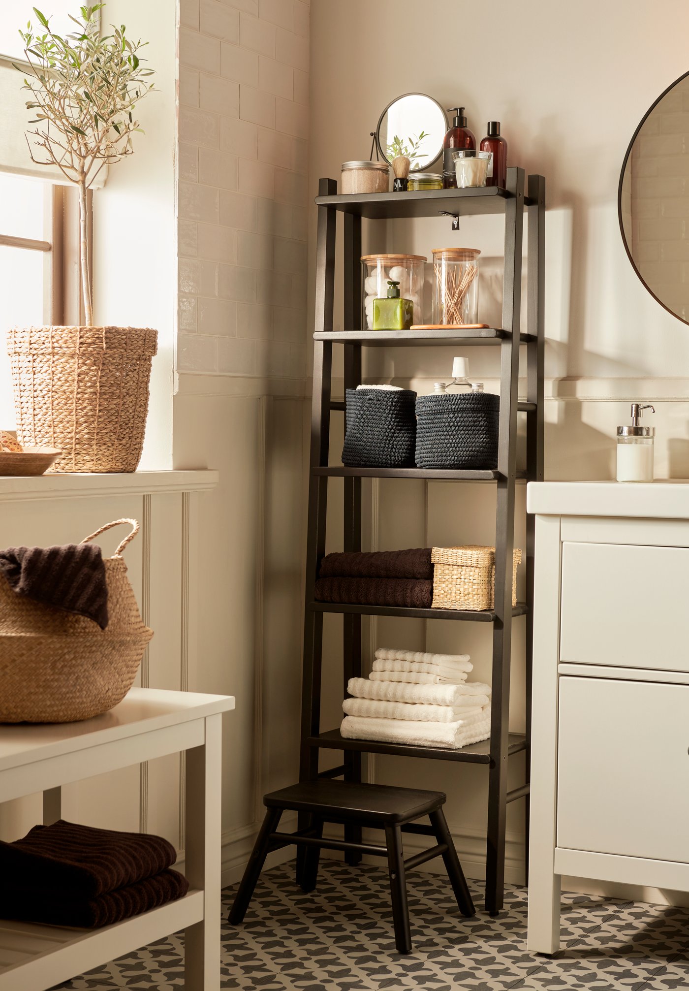 A black VILTO step stool