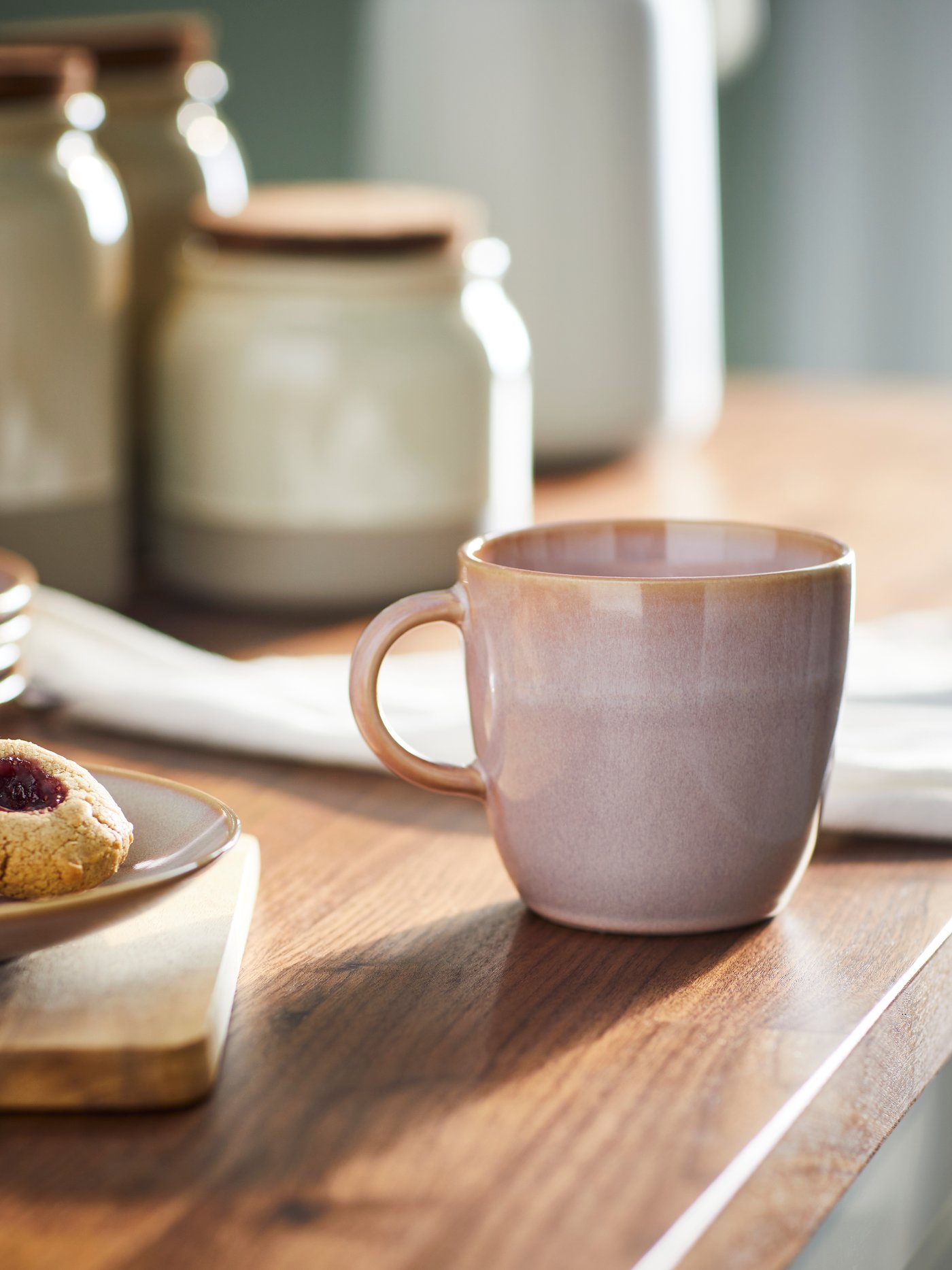 A light pink FÄRGKLAR mug