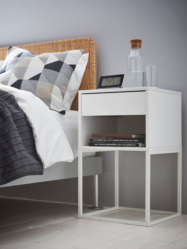 A desktop set up to help you take micro-breaks while you are working with EFTERTÄNKA hourglass and LERBODA photo frame.