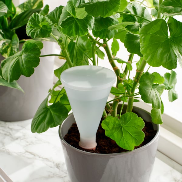 A terracotta/transparent SVÄMSKOG self-watering insert