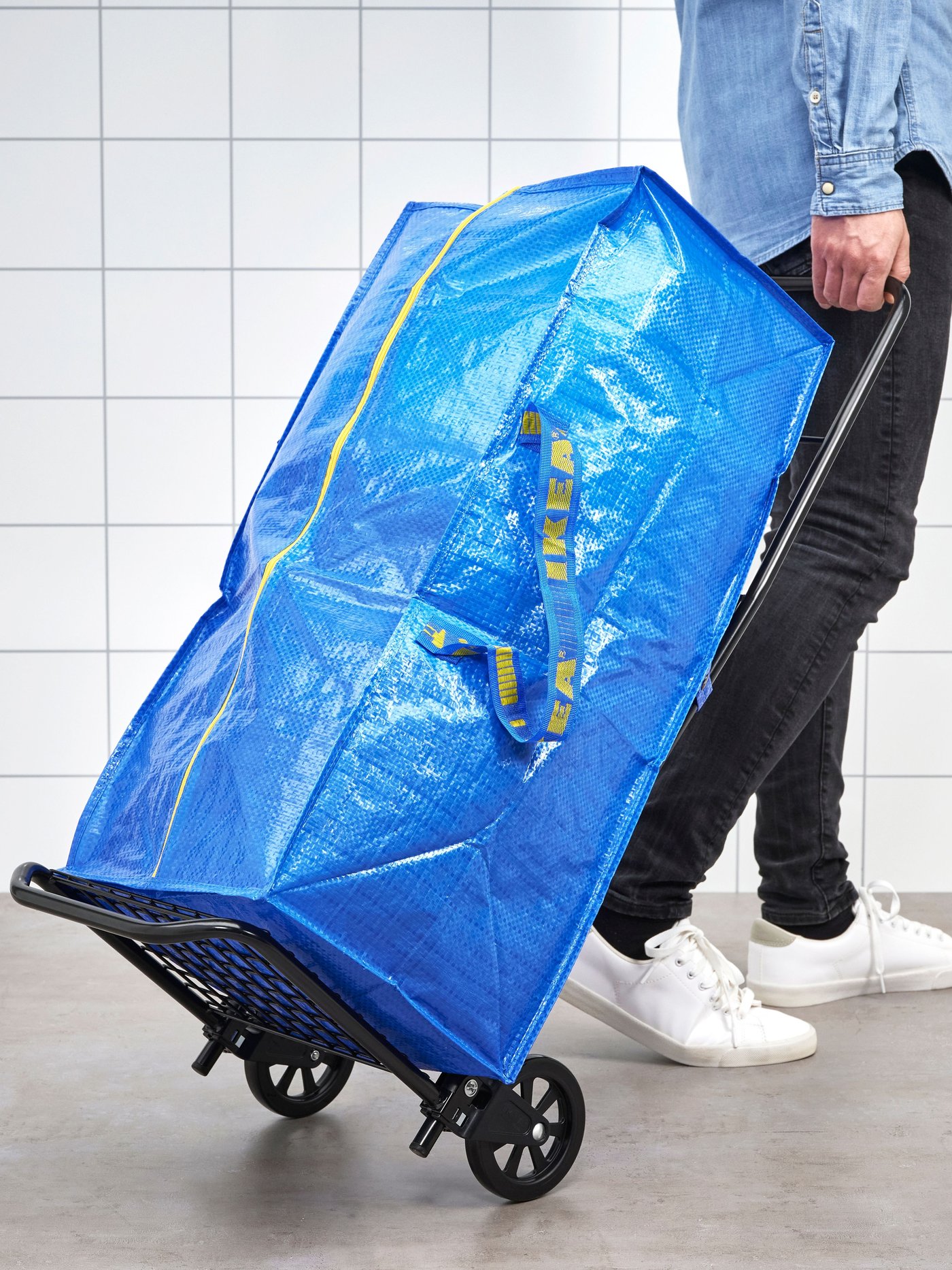 A black/blue RULLEBÖR trolley with trunk