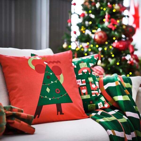 A new cushion cover with a Christmas motif gives your sofa or bed a fresh, cozy and inviting expression in a flash. Made of cotton, soft to hug and easy to wash.