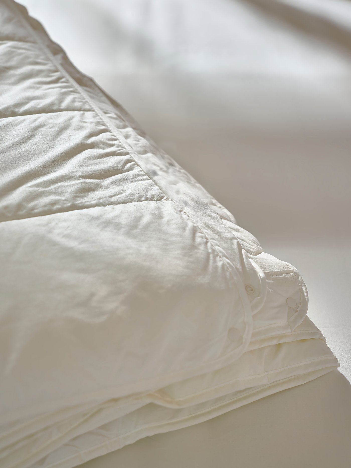 لحاف STJÄRNBRÄCKA مناسب لجميع المواسم في غرفة النوم