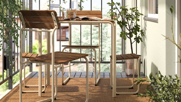 A brown/outdoor FURUÖN dining table w 2 chairs+2 footstl