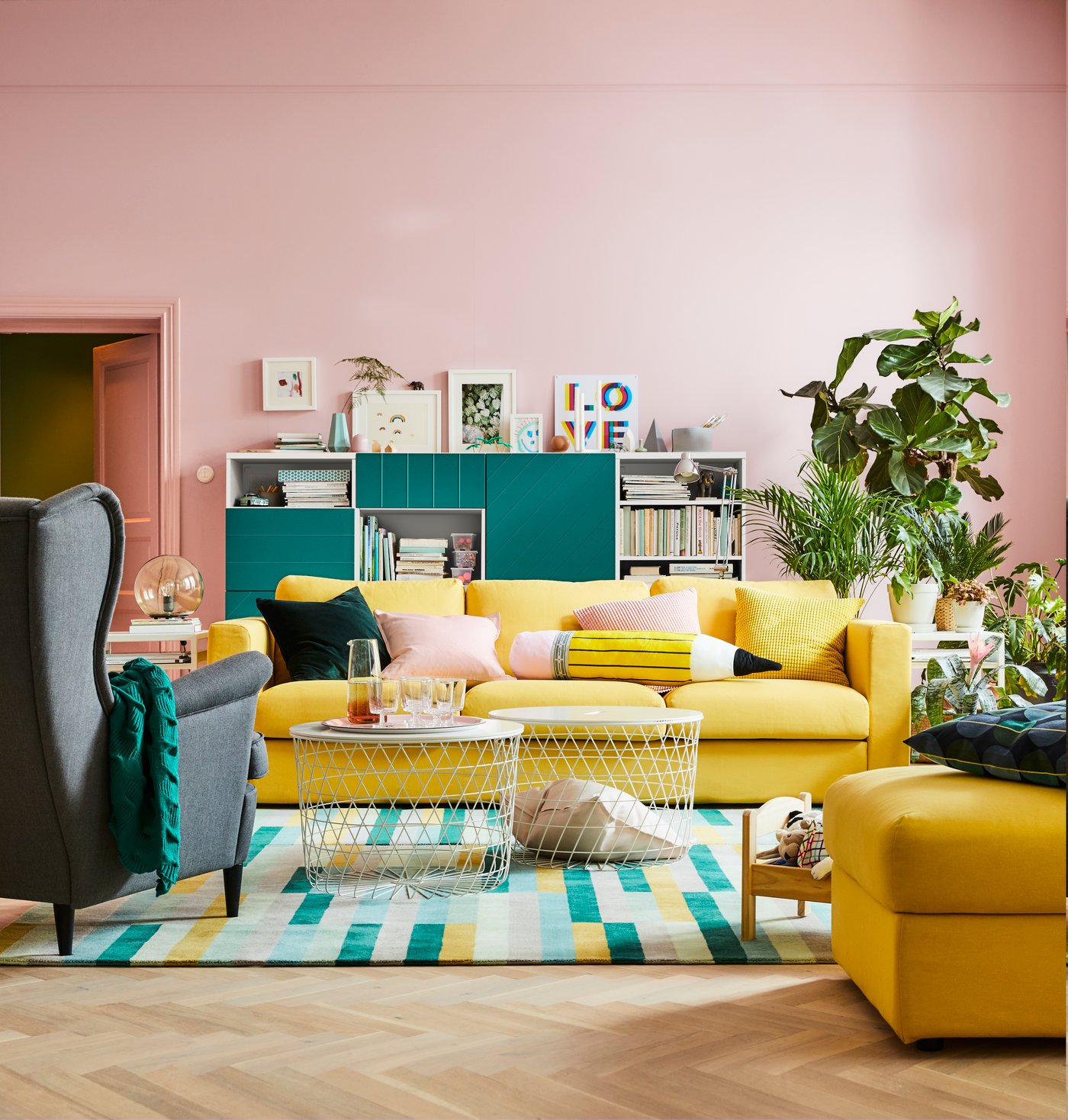 Tmavě šedé křeslo STRANDMON od Nordvally